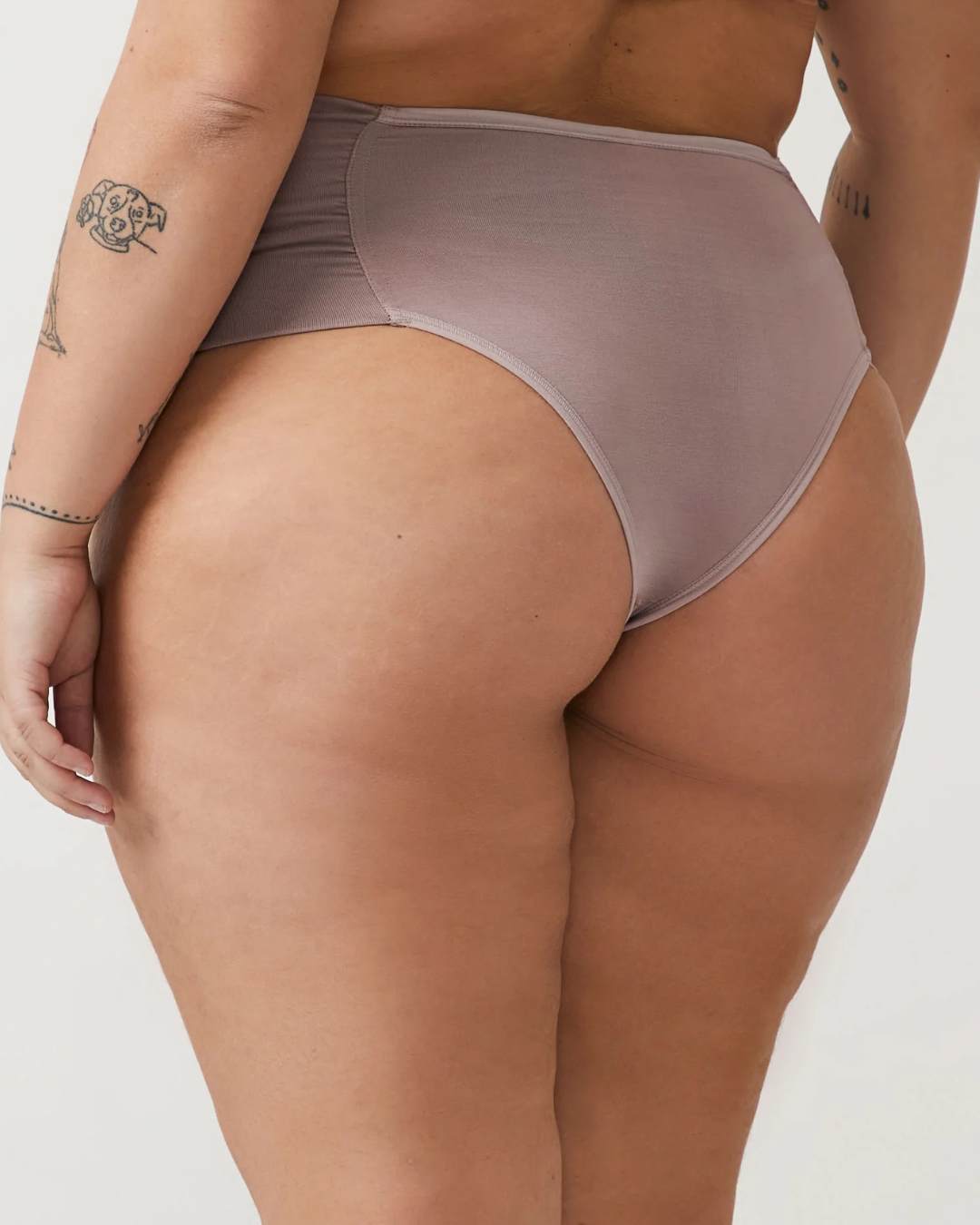 Calcinha Biquíni com Lateral Drapeada Curve & Plus Size Bege