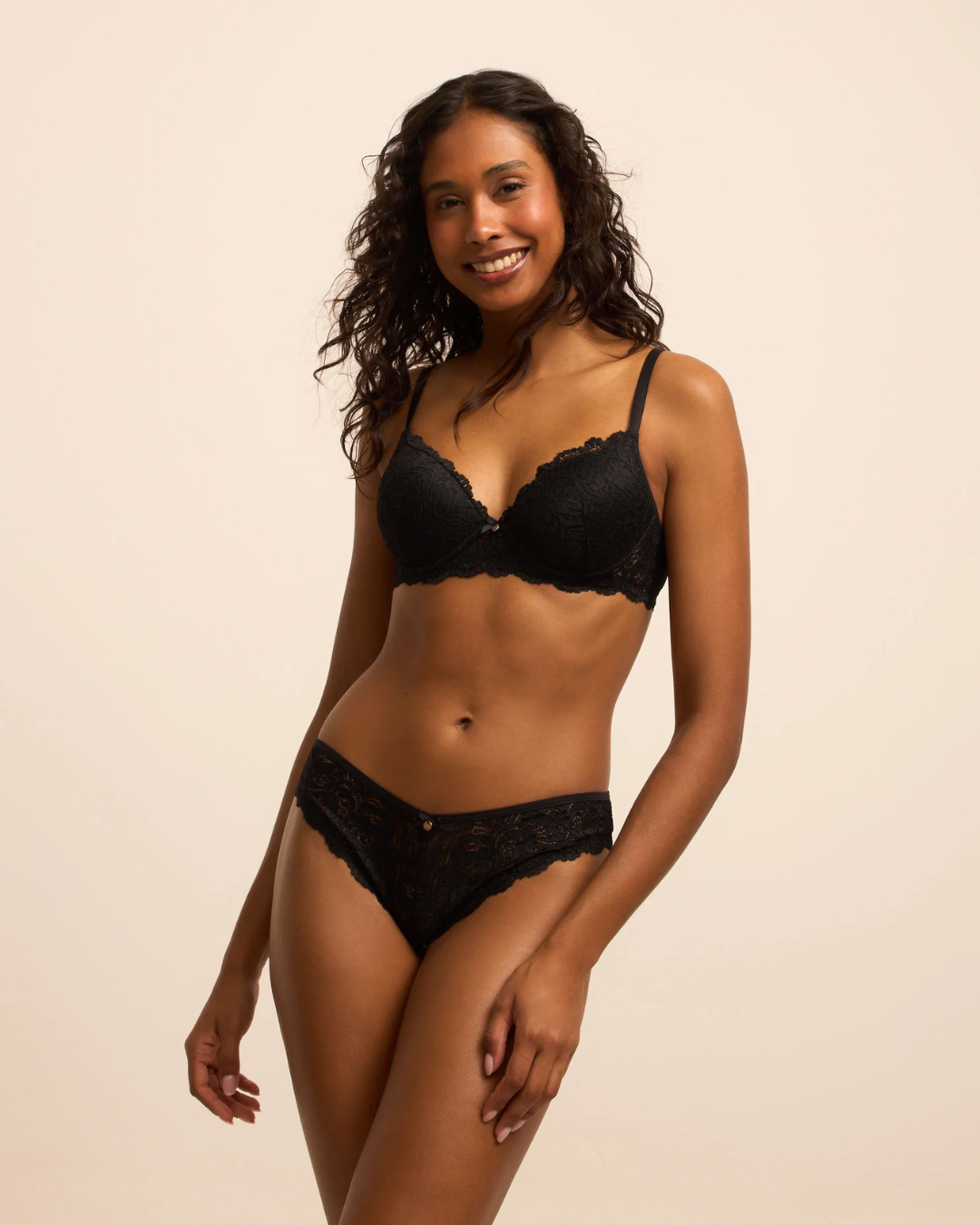 Calcinha Biquíni em Renda Rústica com Textura