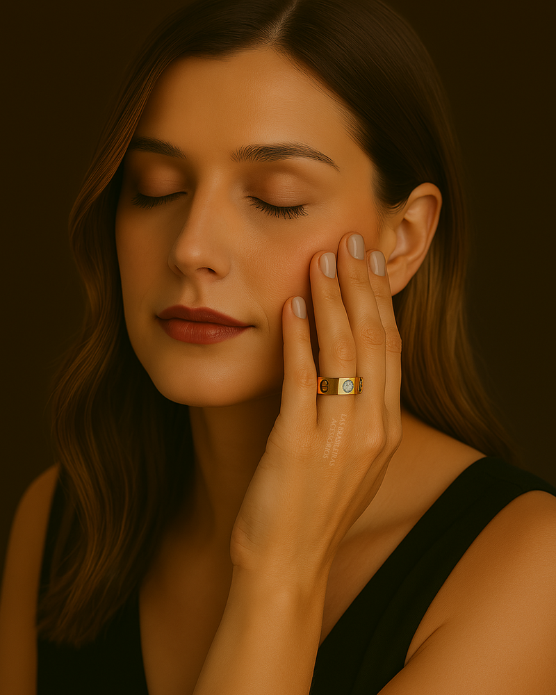 Anel L.O.V.E Dourado Com Zircônia