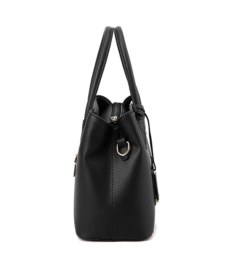 Bolsa de Couro Média Preta