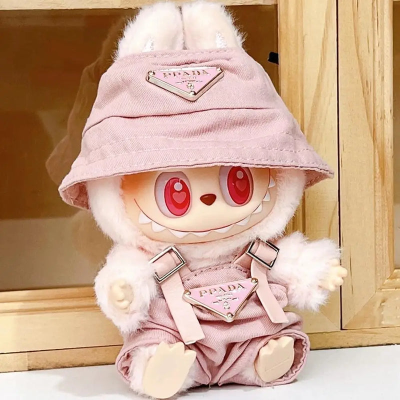 Conjunto Rosa Chapéu e Macacão Boneca Labubu