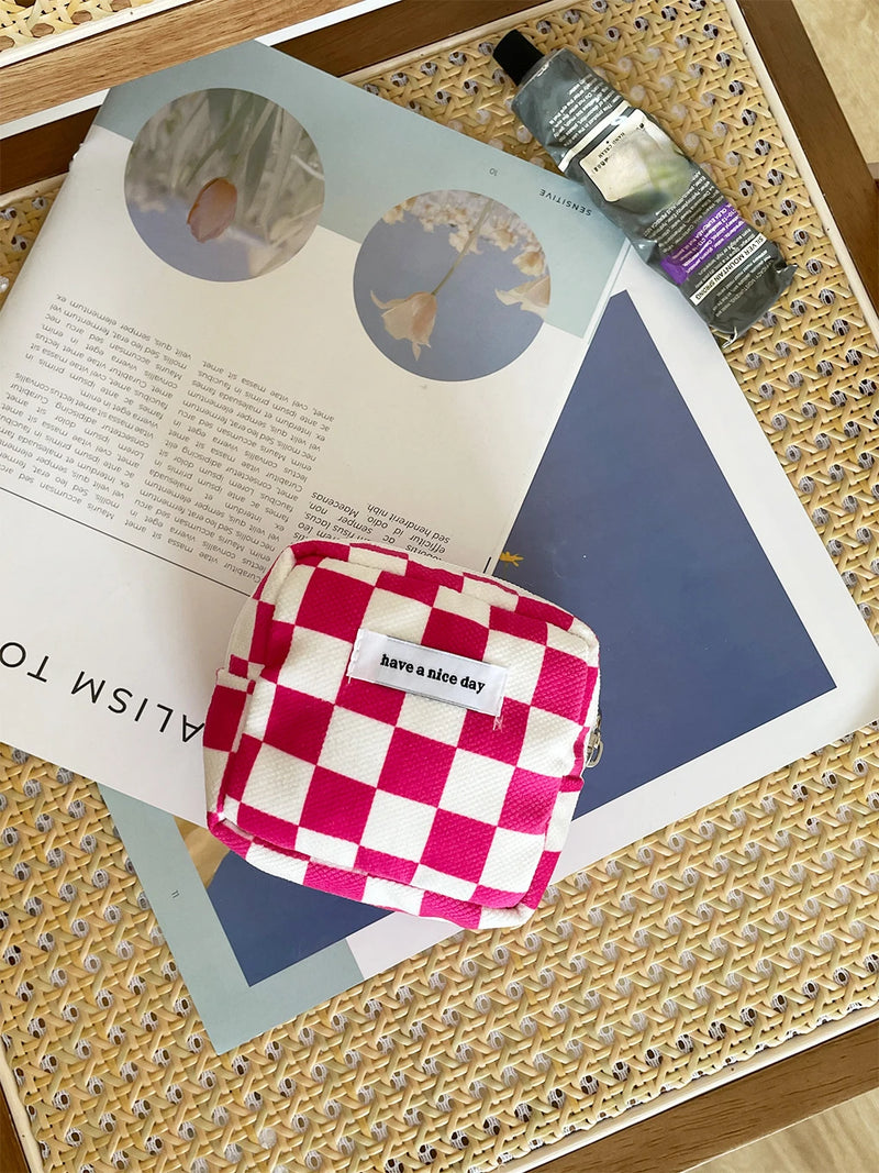 Mini Necessaire Quadriculada Branco e Vermelho