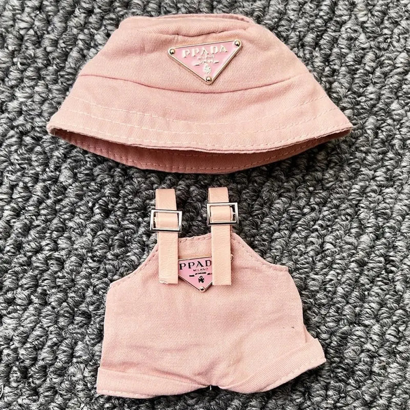 Conjunto Rosa Chapéu e Macacão Boneca Labubu